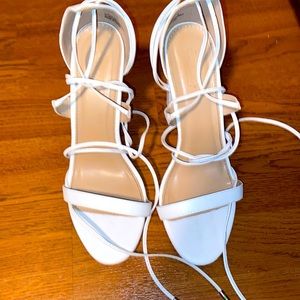 Women’s heels, size 9-5, white
